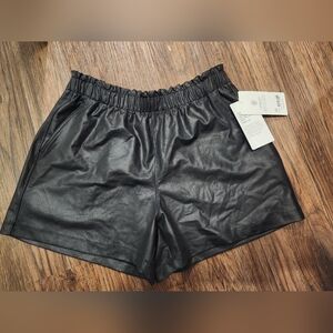 NWT Athleta Gleam Short